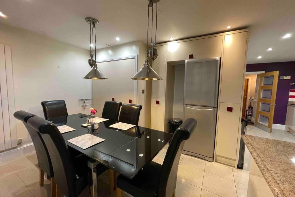 Detached Bungalow II Big Garden II Pet Friendly Villa Hednesford Bagian luar foto