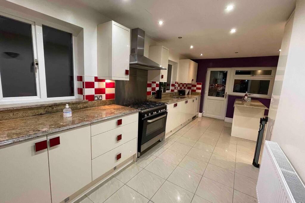 Detached Bungalow II Big Garden II Pet Friendly Villa Hednesford Bagian luar foto