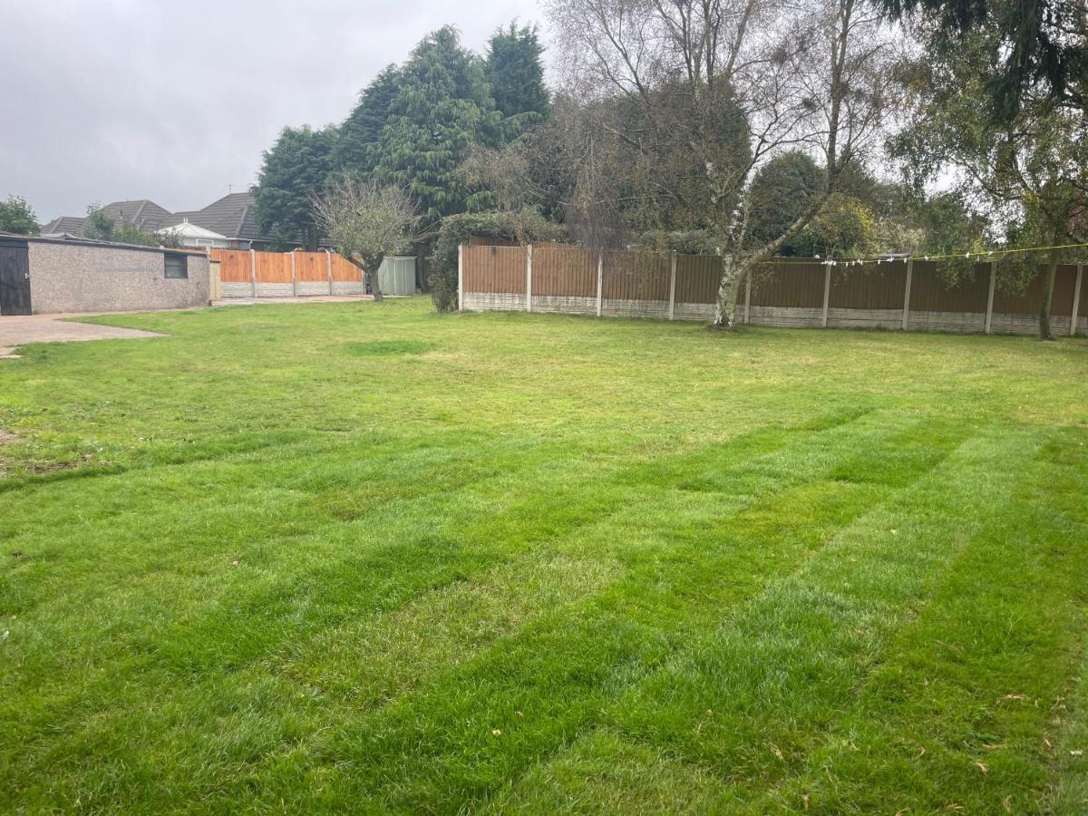Detached Bungalow II Big Garden II Pet Friendly Villa Hednesford Bagian luar foto